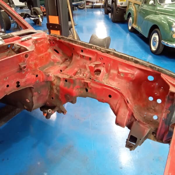 01.04.2025 1978 mercedes 350sl red removing wings (33)