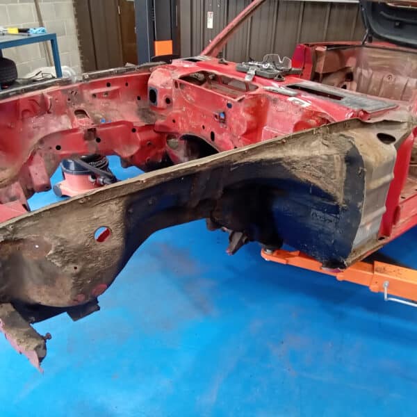 01.04.2025 1978 mercedes 350sl red removing wings (35)