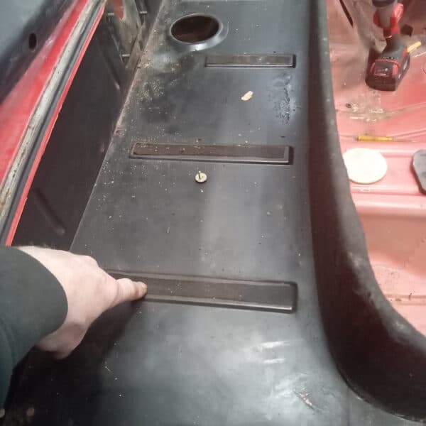 01.04.2025 1978 mercedes 350sl red strip down (13)
