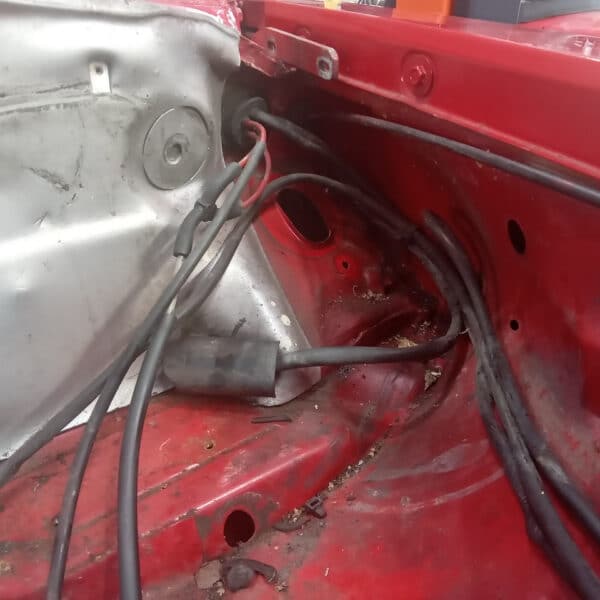 01.04.2025 1978 mercedes 350sl red strip down (4)