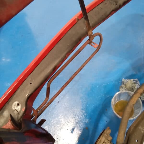 01.04.2025 1978 mercedes 350sl red cleaning and restoring bits (1)