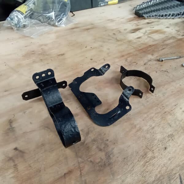 01.04.2025 1978 mercedes 350sl red cleaning and restoring bits (14)
