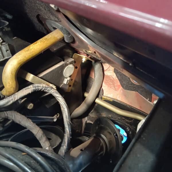 01.04.2025 1978 mercedes 350sl red removing harness and heater (14)