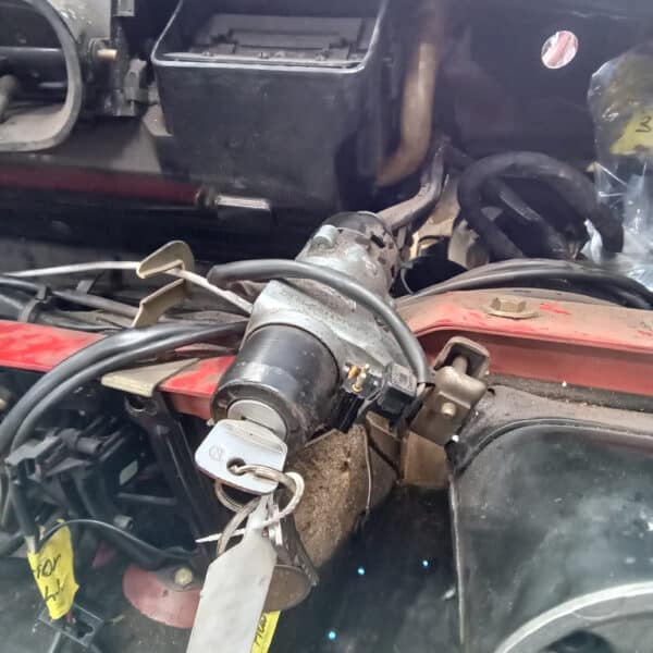 01.04.2025 1978 mercedes 350sl red removing harness and heater (15)