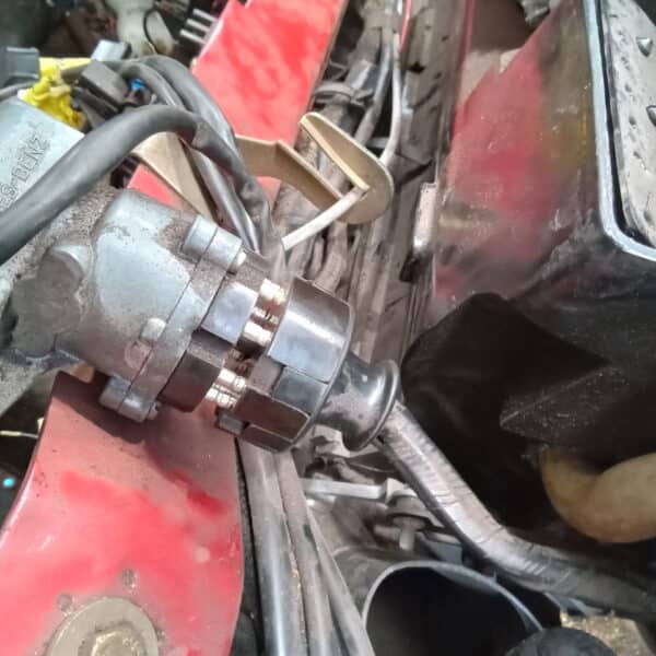 01.04.2025 1978 mercedes 350sl red removing harness and heater (16)