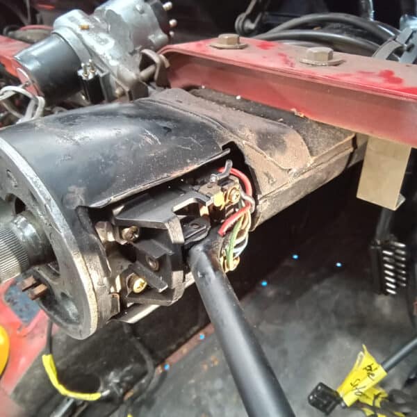 01.04.2025 1978 mercedes 350sl red removing harness and heater (17)