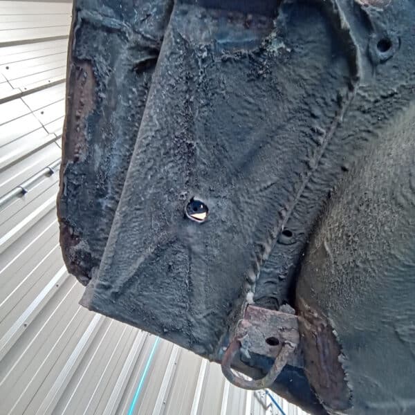 01.04.2025 1978 mercedes 350sl red removing harness and heater (32)