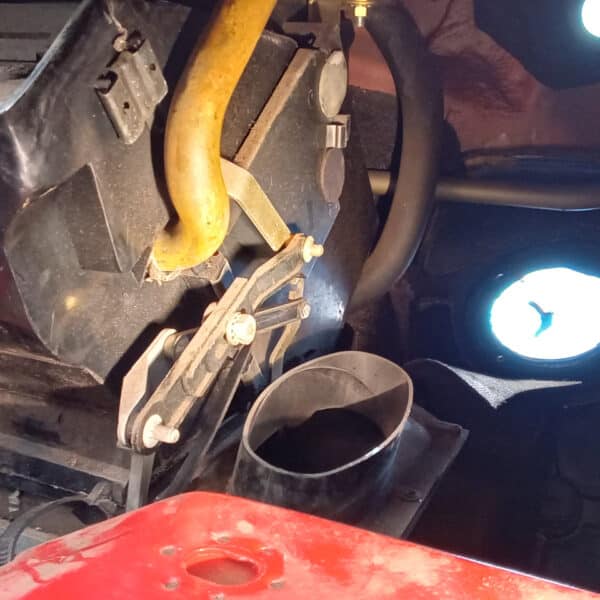 01.04.2025 1978 mercedes 350sl red removing harness and heater (42)