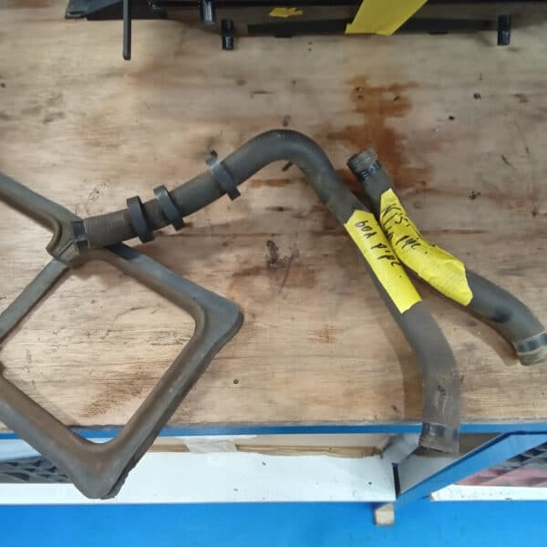 01.04.2025 1978 mercedes 350sl red removing harness and heater (61)
