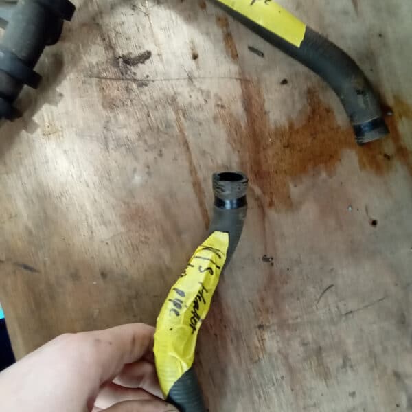 01.04.2025 1978 mercedes 350sl red removing harness and heater (63)