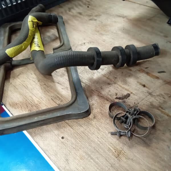 01.04.2025 1978 mercedes 350sl red removing harness and heater (64)