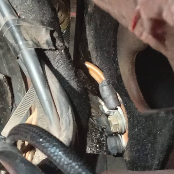 01.04.2025 1978 mercedes 350sl red removing harness and heater (8)