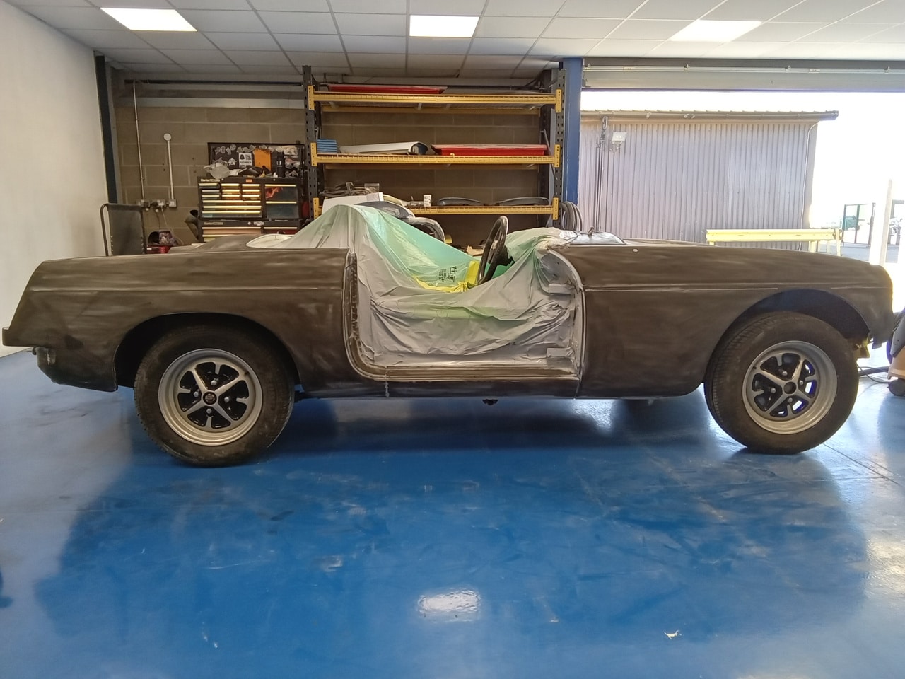 02042025 1973 mgb roadster paint prep (6)