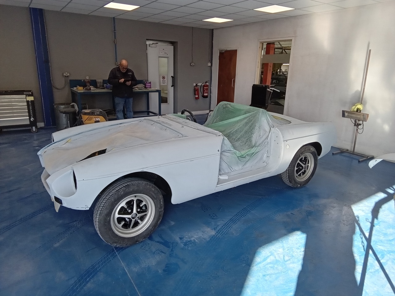 02042025 1973 mgb roadster paint prep (7)