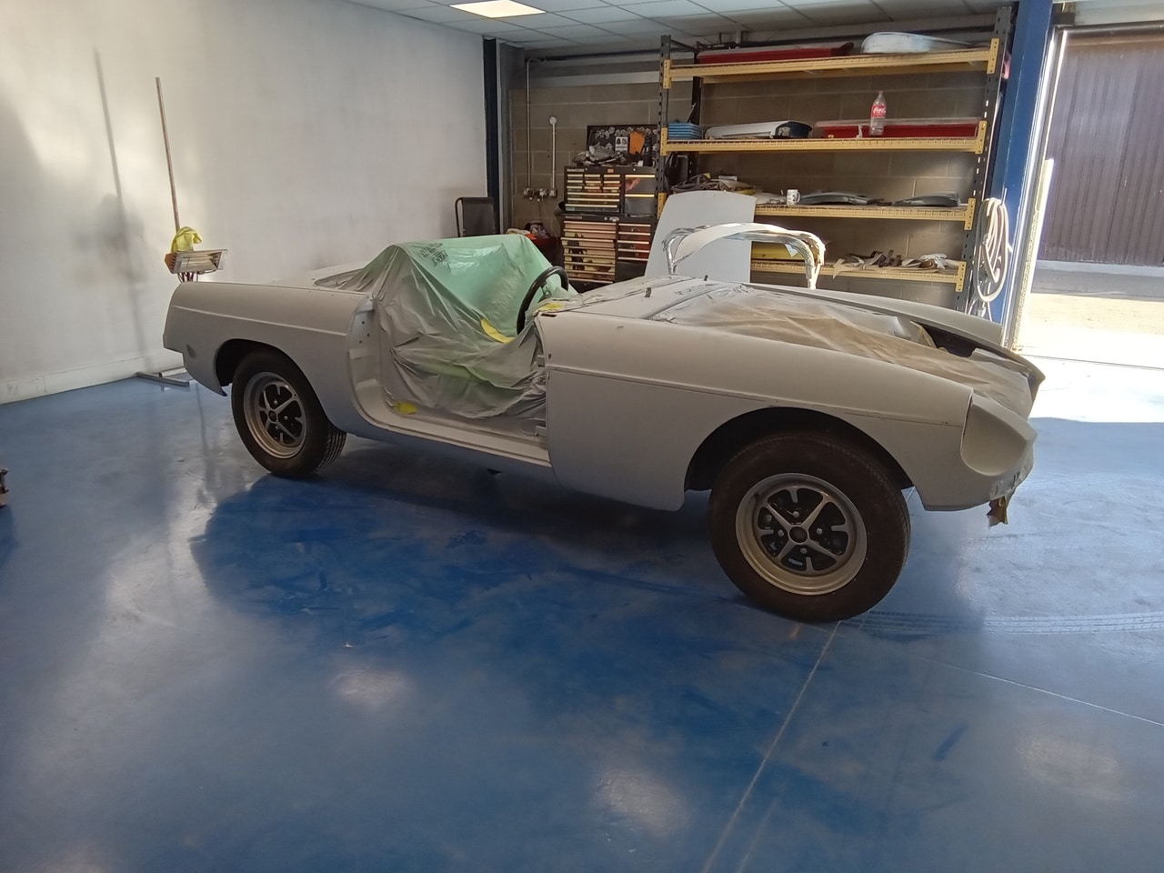 02042025 1973 mgb roadster paint prep (9)