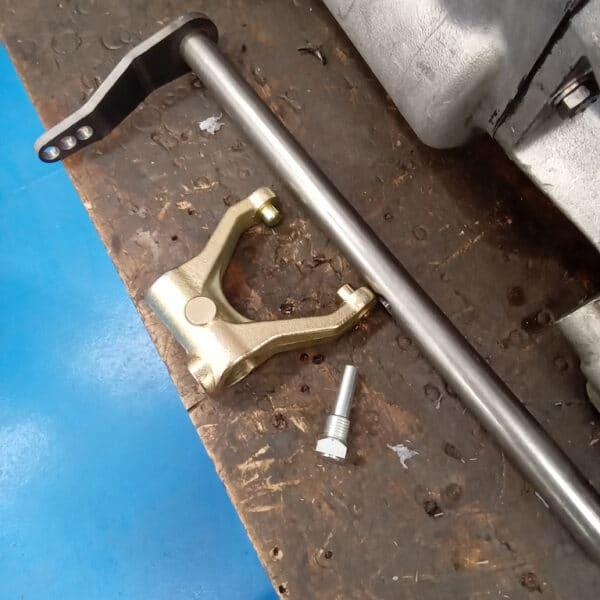 02042025 1975 triumph tr6 gearbox (10)