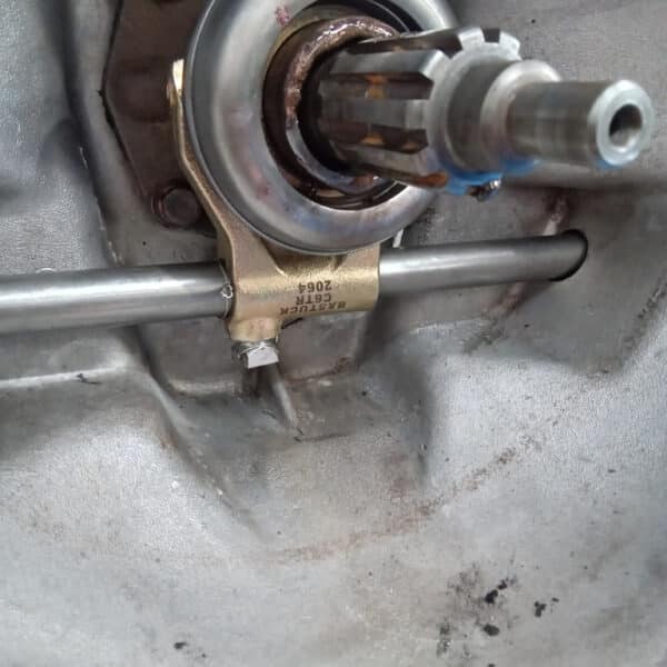 02042025 1975 triumph tr6 gearbox (14)