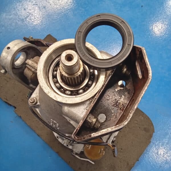 02042025 1975 triumph tr6 gearbox (15)