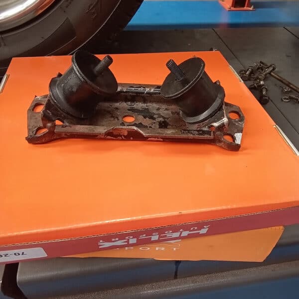 02042025 1975 triumph tr6 gearbox (18)
