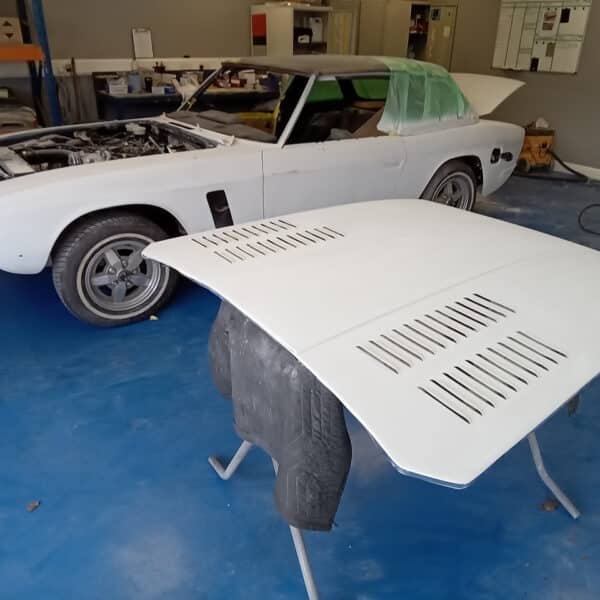 02042025 1976 jensen interceptor paint prep and seats (13)