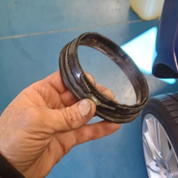 02042025 2000 bmw z3 fuel leak (1)