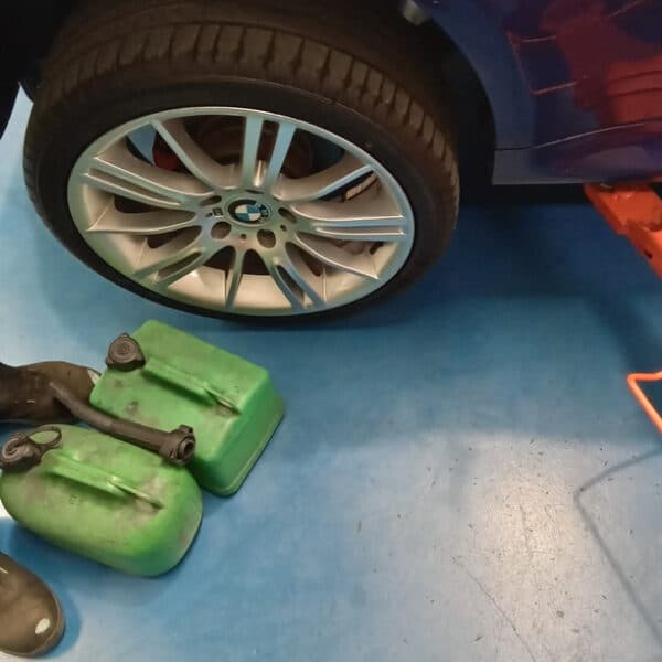 02042025 2000 bmw z3 fuel leak (4)