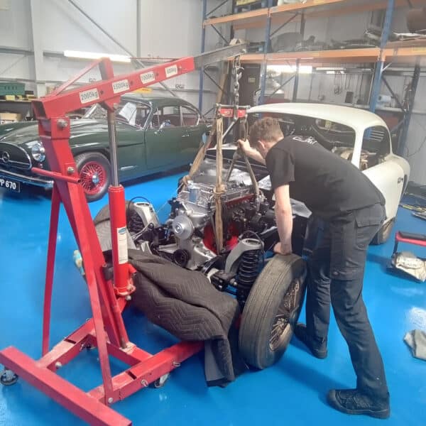03.04.2025 1953 aston martin db24 black engine fitting (1)