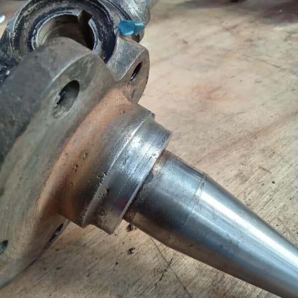 03.04.2025 1969 aston martin db6 volante blue front suspention (15)