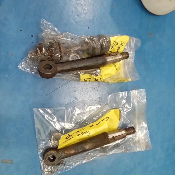 03.04.2025 1969 aston martin db6 volante blue front suspention (4)