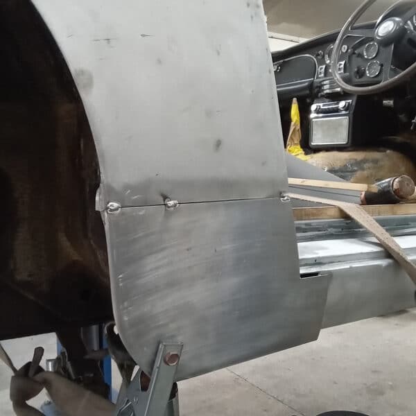 03.04.2025 1969 aston martin db6 volante fab work (24)