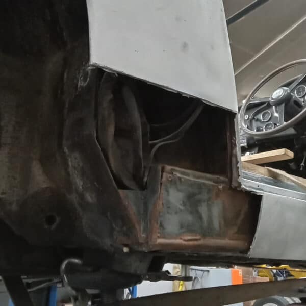 03.04.2025 1969 aston martin db6 volante fab work (4)