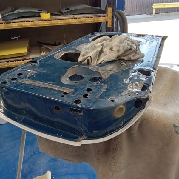 03.04.2025 1973 mgb roadster door latch removal (8)