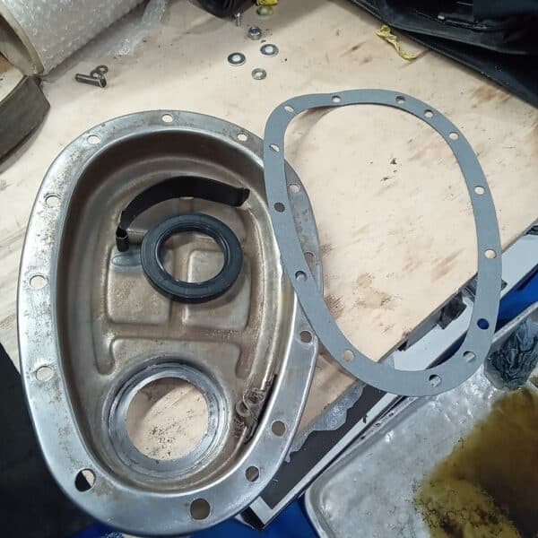 03.04.2025 1975 triumph tr6 yellow timing cover (1)