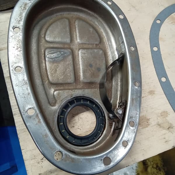 03.04.2025 1975 triumph tr6 yellow timing cover (3)