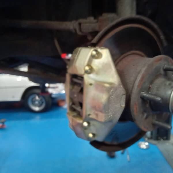 03.04.2025 1977 alfa romeo spider silver service (4)