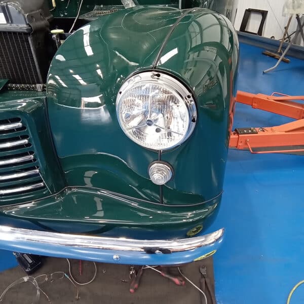 08.04.2025 1951 austin devon pickup green trafficators (15)