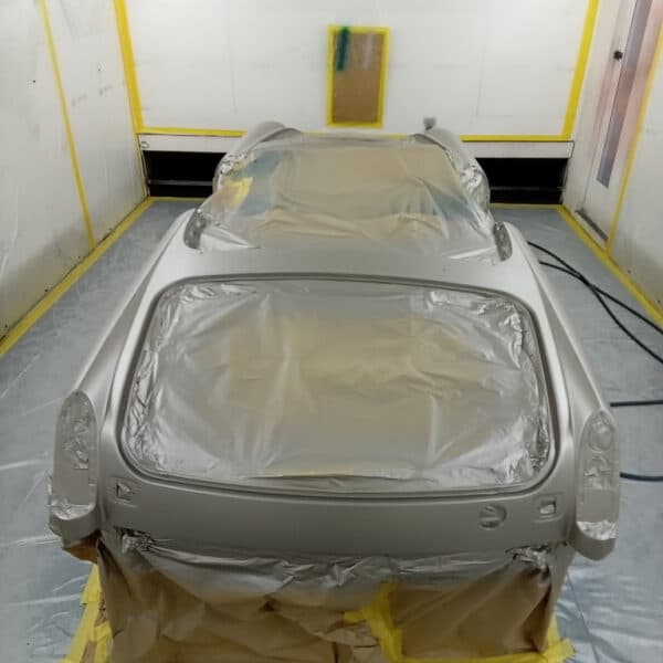 08.04.2025 1973 mg b roadster blue painting the car (17)