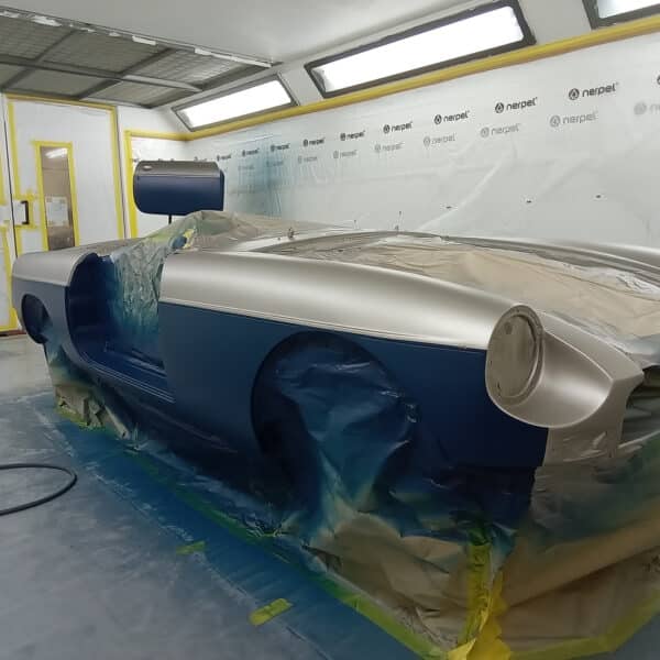08.04.2025 1973 mg b roadster blue painting the car (21)