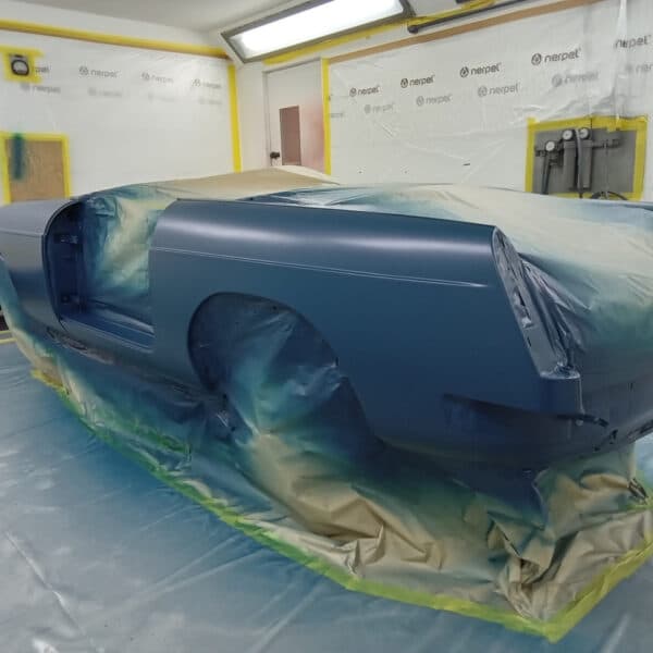 08.04.2025 1973 mg b roadster blue painting the car (8)