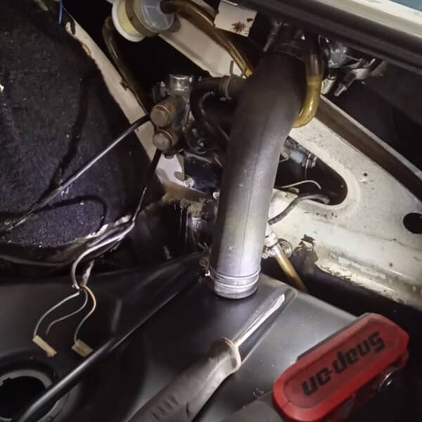 08.04.2025 1974 triumph stag fuel system (14)