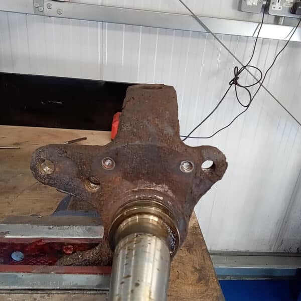 08.04.2025 1978 mercedes 350sl red front hubs (1)