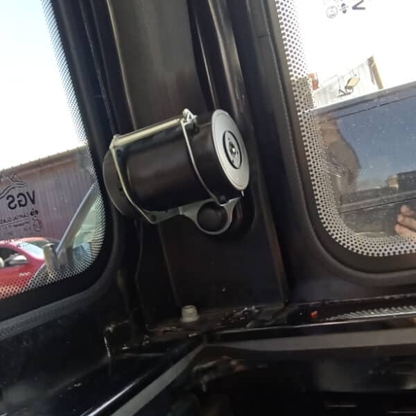 08.04.2025 2010 land rover defender 90 black (4)
