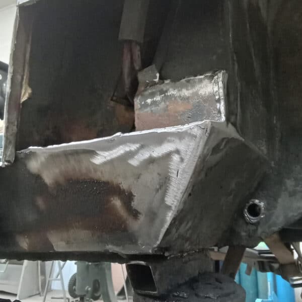 080425 1969 aston martin db6 volante main chassis and body repairs (15)
