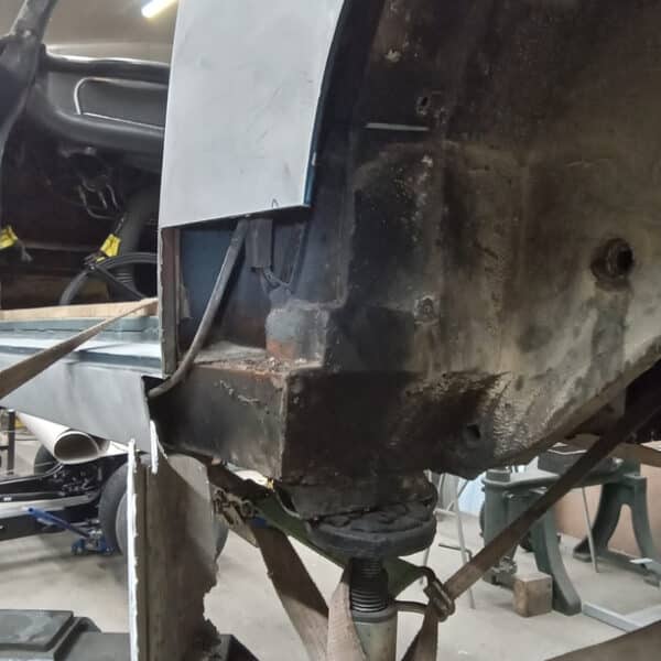 080425 1969 aston martin db6 volante main chassis and body repairs (26)