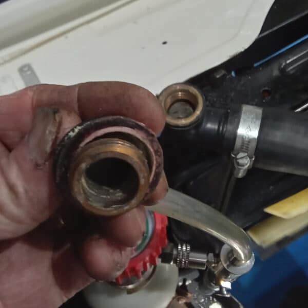 09042025 1974 triumph stag inlet manifold (32)