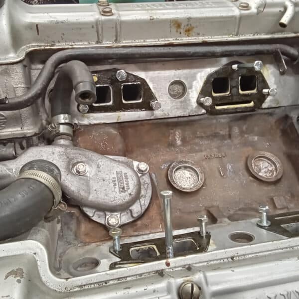 09042025 1974 triumph stag inlet manifold (5)