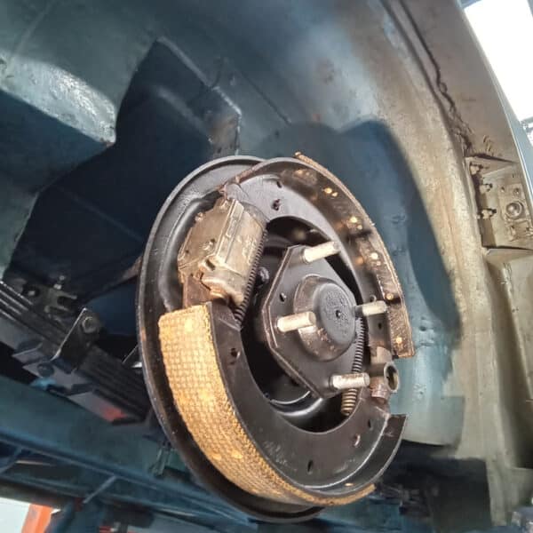 10.04.2025 1955 austin healey 100 bn1 replacing brake parts (7)