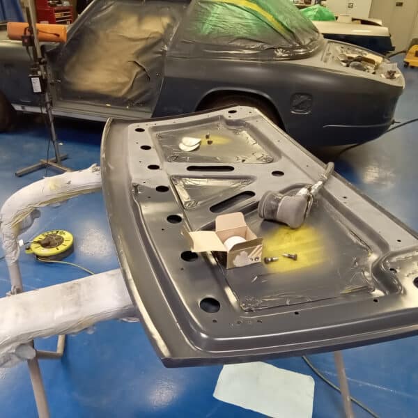 10.04.2025 1976 jensen interceptor blue more body work (12)