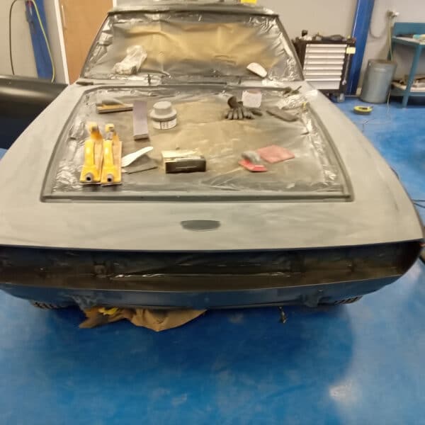 10.04.2025 1976 jensen interceptor blue more body work (16)
