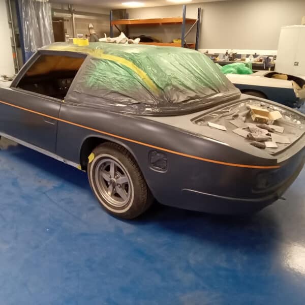 10.04.2025 1976 jensen interceptor blue more body work (18)